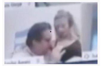 接吻摸吻胸视频,接吻与抚摸的激情演绎