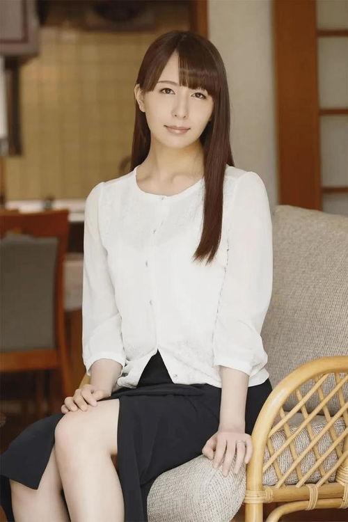 av希崎,性感与才华并存的璀璨星辉