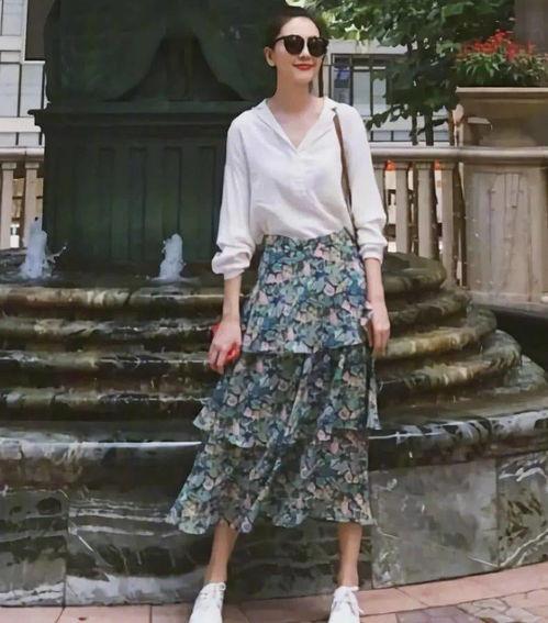 明星碎花半裙,明星同款碎花半裙，演绎春日浪漫风情