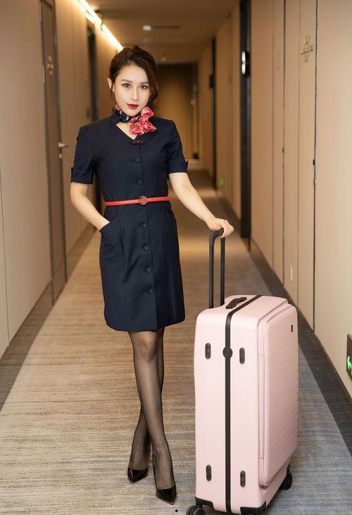 空姐制服 av,揭秘空姐制服背后的时尚与职业魅力