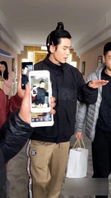 哪位明星搞基,一场意外的“基情”事件引发热议