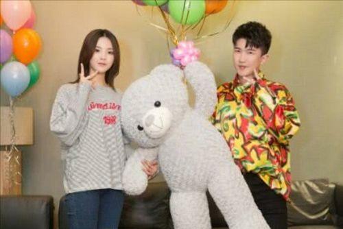 娱乐吃瓜背景图高清